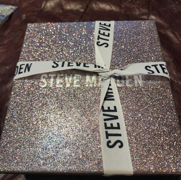 NWT Steven Madden Beanie & Mitten Set Black One Size - Picture 6 of 8